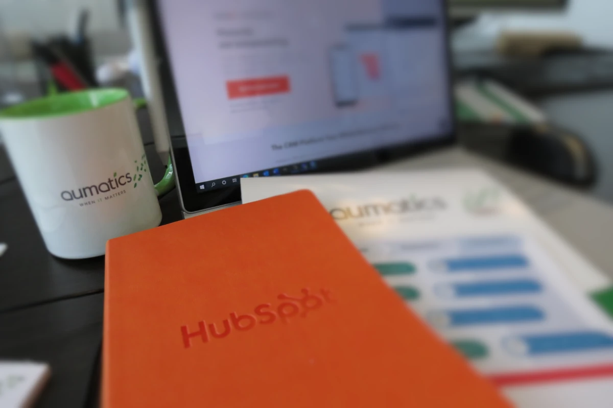 HubSpot CRM with the Canva plugin